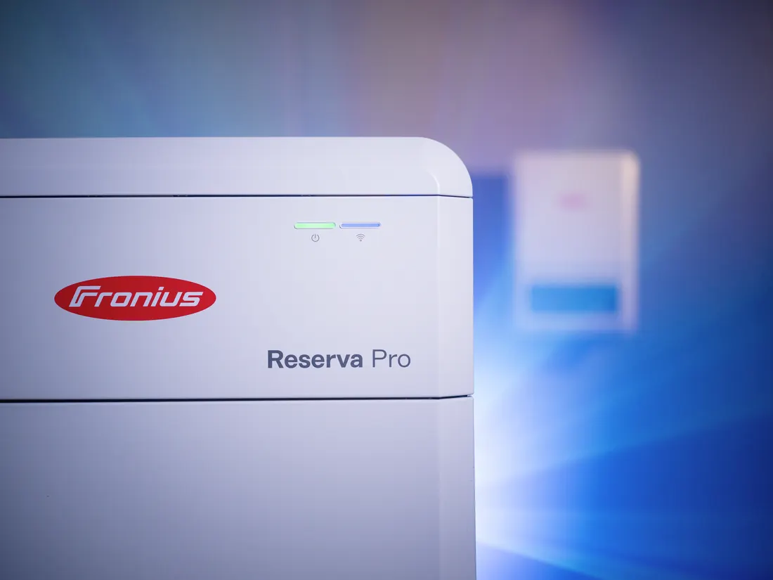 Fronius Reserva Pro status lights close up